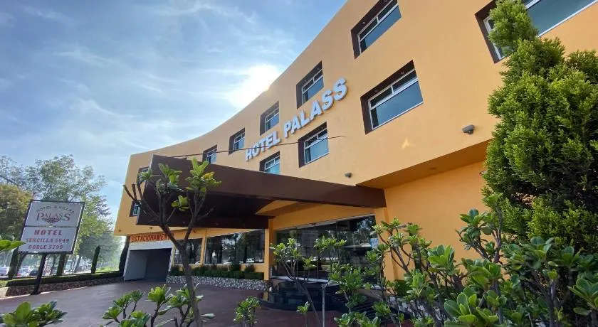 Hotel Palass - Image 1