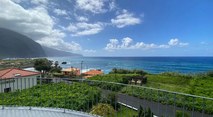 Ocean Garden, 4 units by the ocean - Image 1