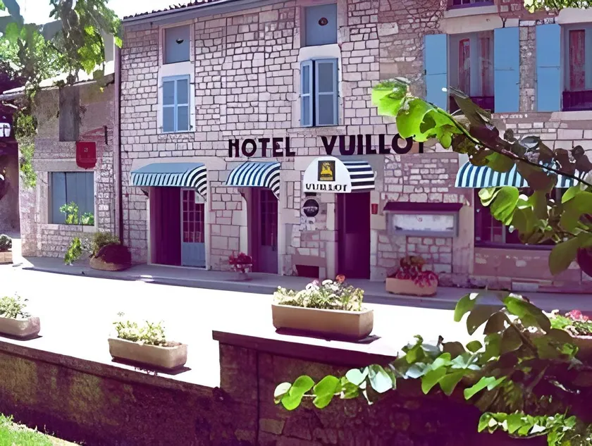 Logis Hôtel Vuillot - Image 1