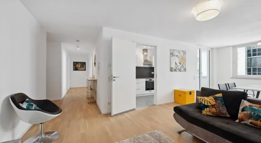 EXQUIS Design 2BR Apartment BAUHAUS I Balkon I Parkplatz I Top-Lage I Mercedes-Benz I Kinderbetten - Image 1