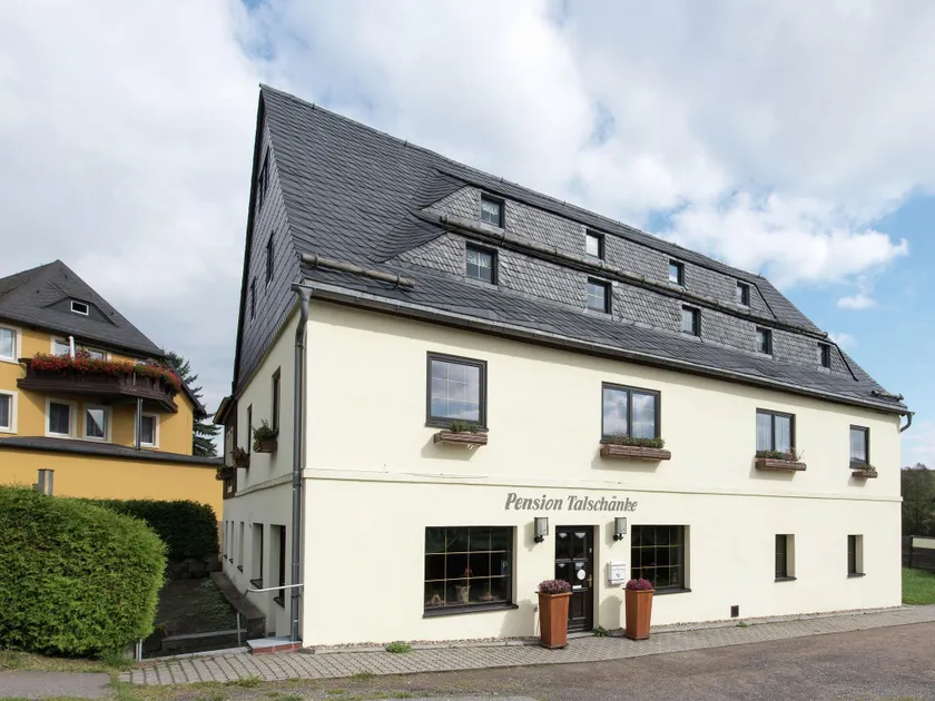 Classy Holiday Home in Deutschneudorf near Glockenwanderweg - Image 1