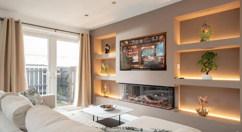 Cosy Modern City Centre 2 Bed Apartment - Image 1
