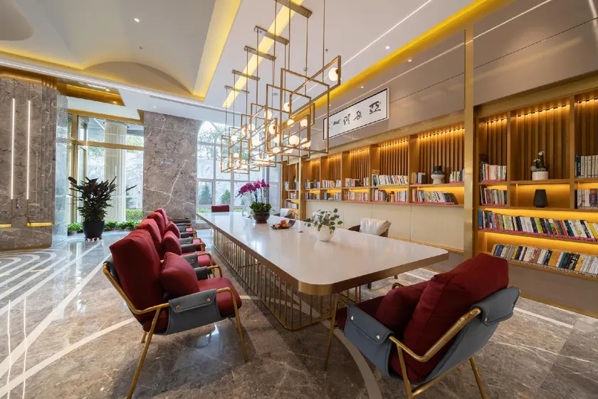 Atour Hotel Dalian North Station Huanan Plaza - Image 1