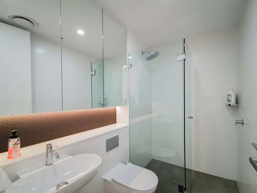 Burwood Studio, Entire Studio with Ensuite toilet and kitchen - Image 1