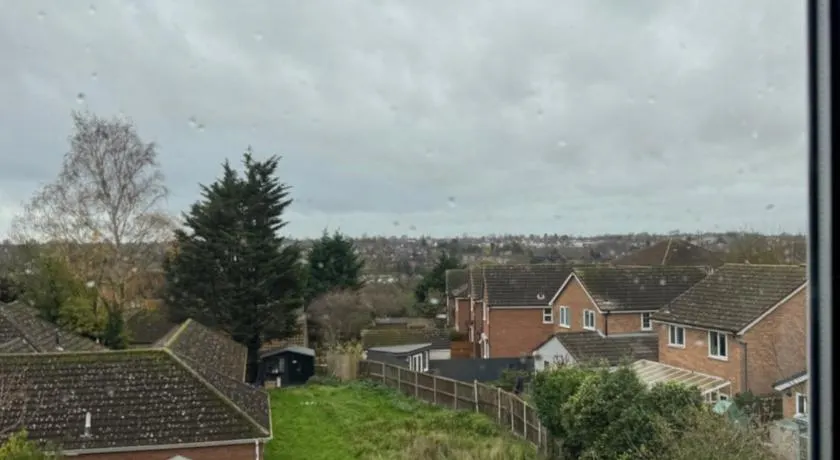 Rooms in 3 bed house in Colchester with parking - Image 1