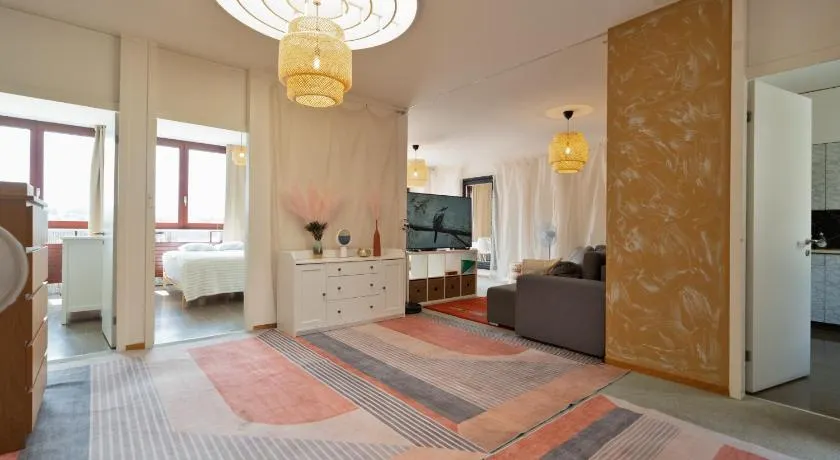Design Penthouse Rooftop Loft, 190sq, 5 Beds, 2 Panorama Terrace, Hot Tub, 1min to Main Station- 5min to City - Image 1