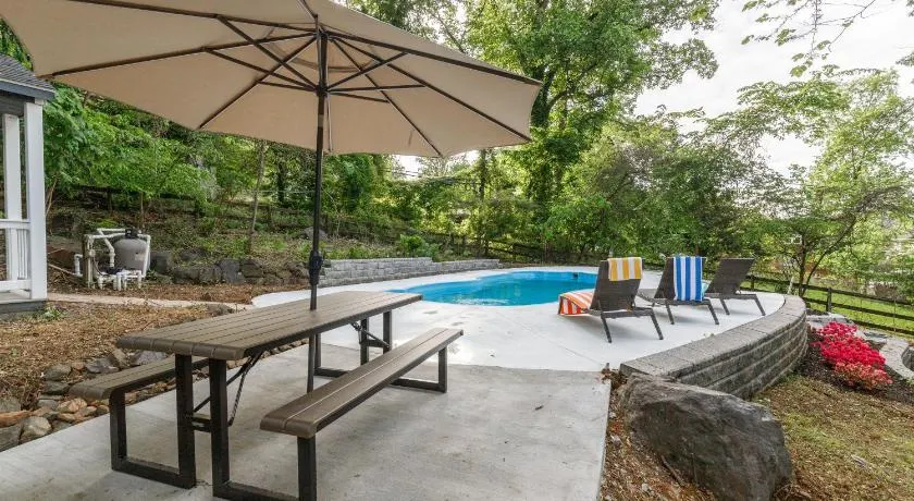 Hilltop retreat - Large pool - Image 1