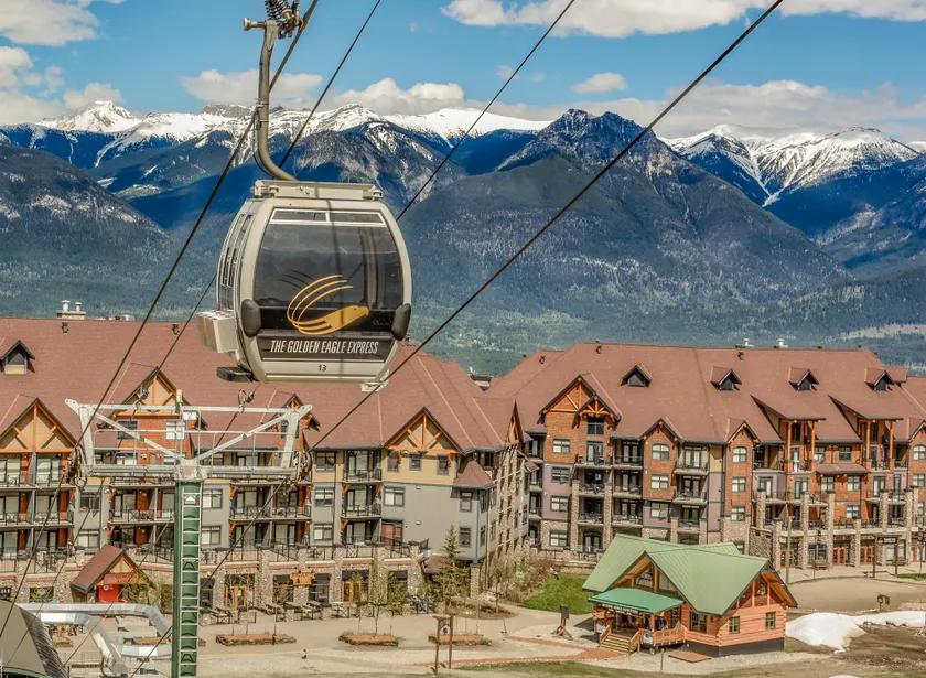 Glacier Mountaineer Lodge - Image 1