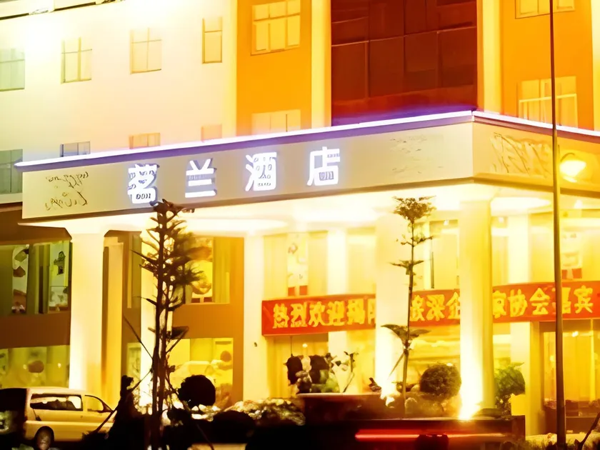 Magnolia Hotel - Image 1