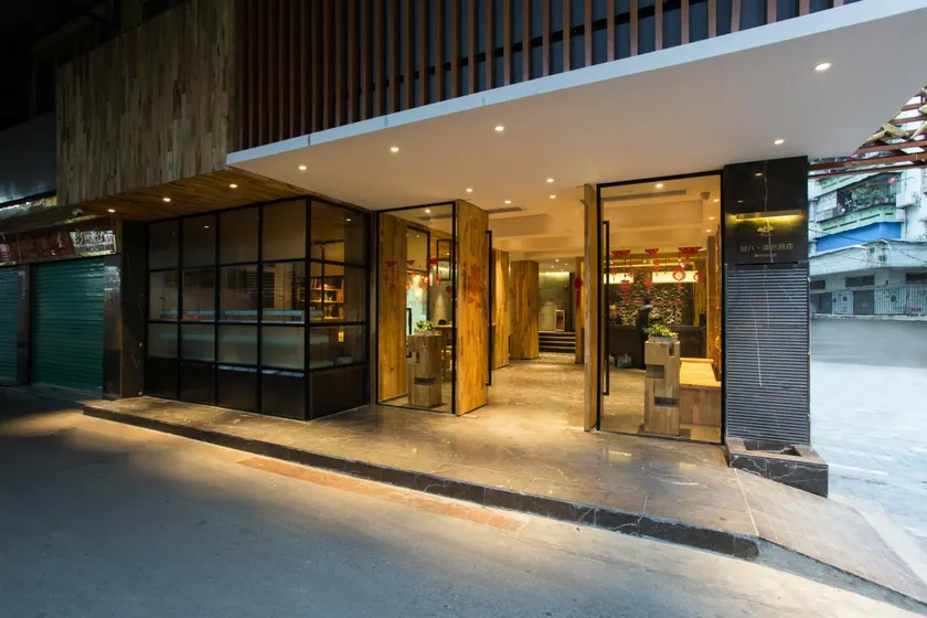 V8 Ziyuangang Hotel - Image 1