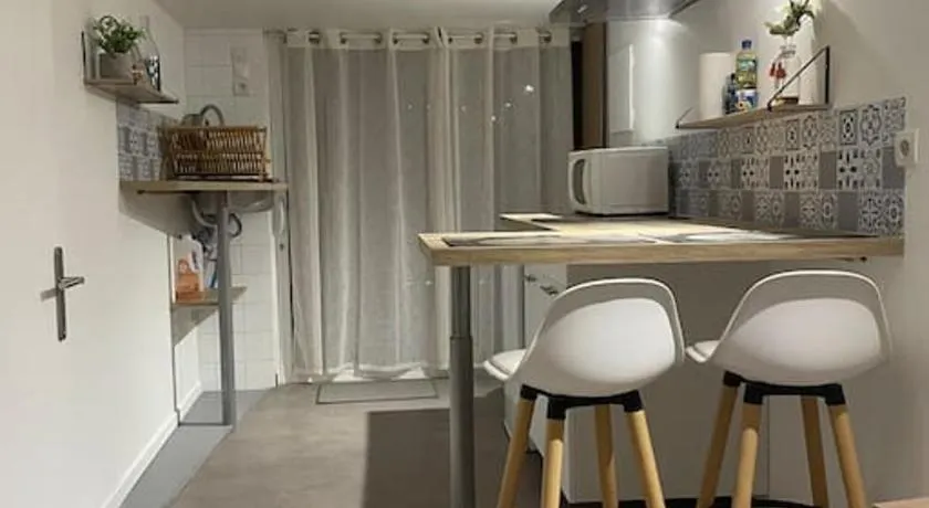 Appartement T1 renové - Image 1