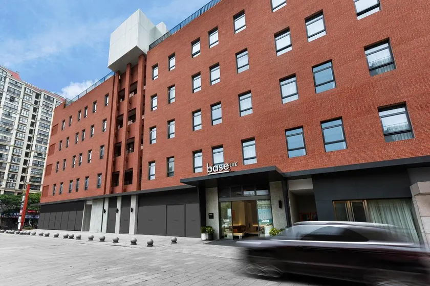 baseLITE Service Apartment -Shanghai Railway Station Tongfeng Road Branch - Image 1