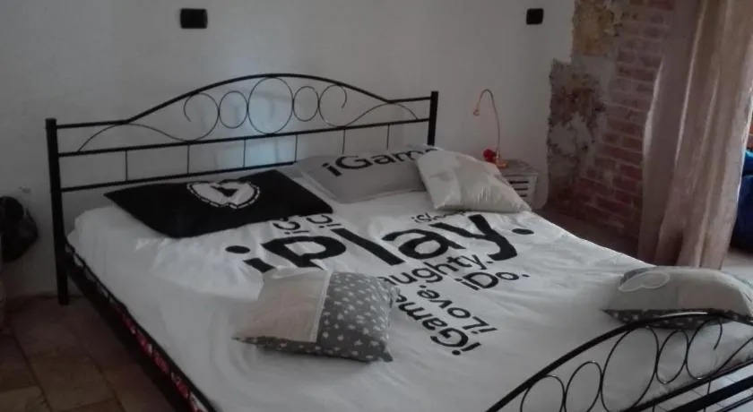 YHouse 33 - Image 1