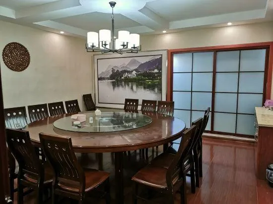 Longzhichuan Hotel - Image 1