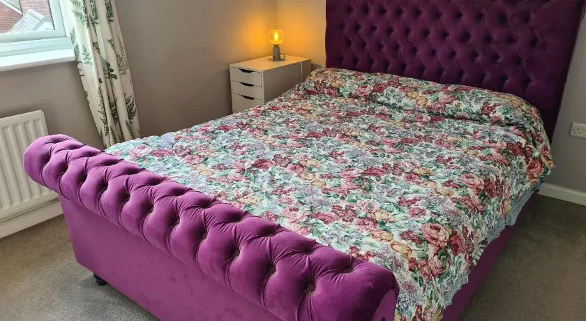High Standard Single Room near Gatwick Airport - Image 1