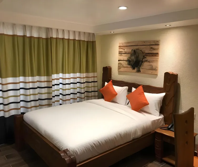Progressive Park Hotel - Image 1