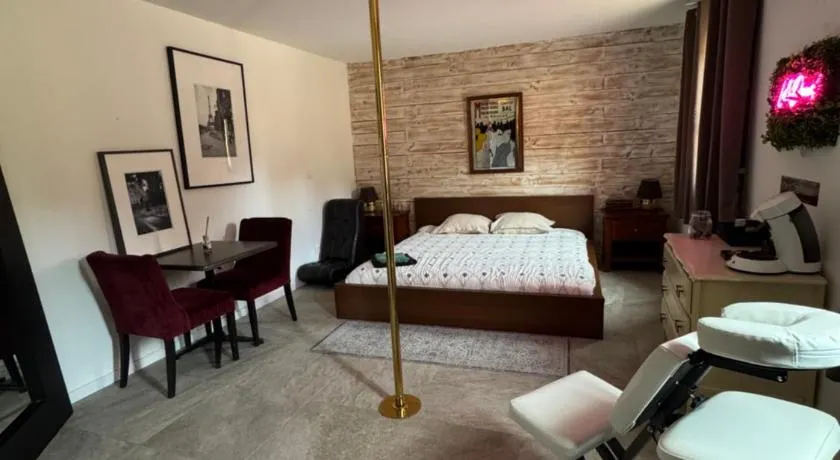 Chambre Master Parisienne - Image 1