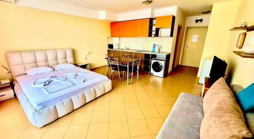 Grand Kamelia Holiday Apartments Sunny Beach - Image 1