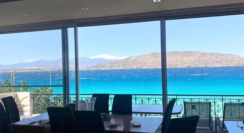 Salamina Blue Horizon House - Image 1