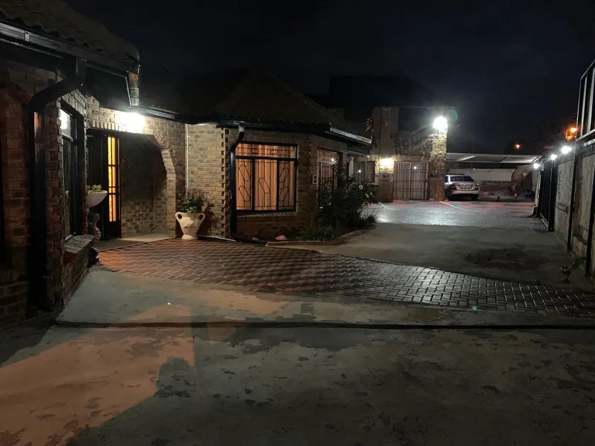 Sikhula Sonke Guest House - Image 1