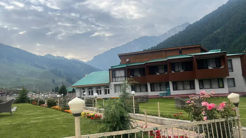 Hotel Sonamarg Glacier - Image 1