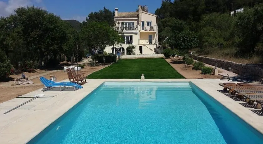 Port D'Andratx Family House, Swimming Pool & Jacuzzi 10-22 people - Image 1