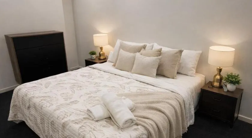 Coastal Bliss 2 Bedroom Apartment - Image 1