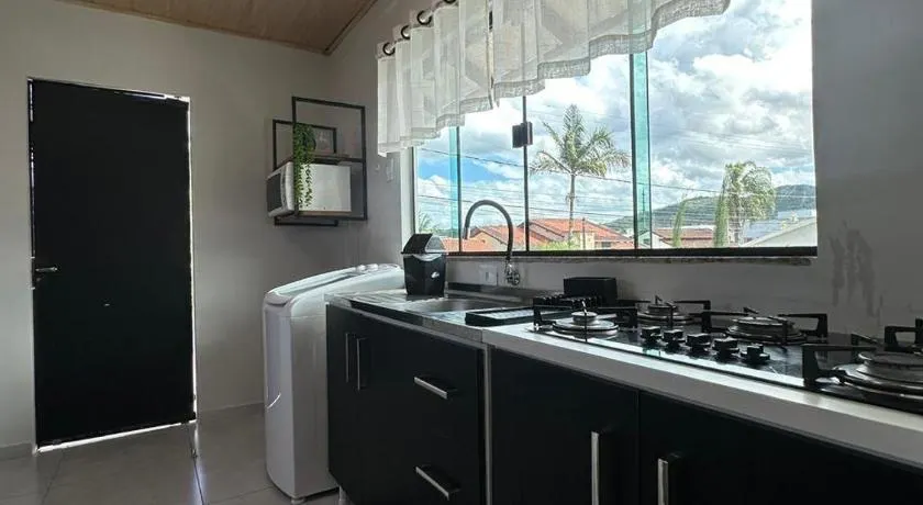 Studio Aconchegante - com Garagem Privativa e Ar Condicionado REV391 - Image 1