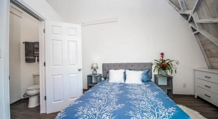 ROOM 03 - Lake Sumner - Image 1