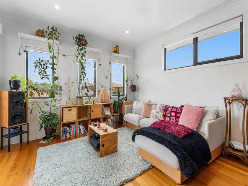 Charming Retro Townhouse in Vibrant Coburg - Image 1