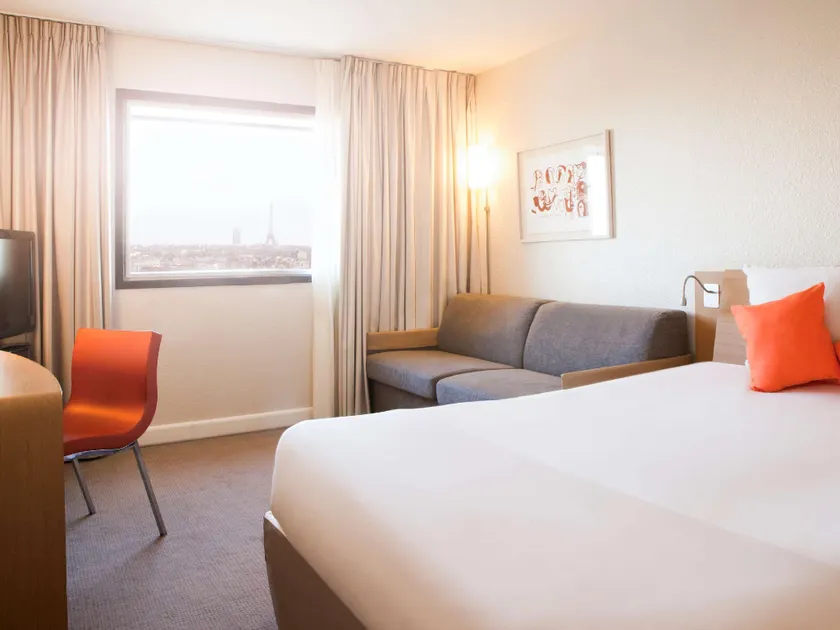 Novotel Paris La Défense - Image 1