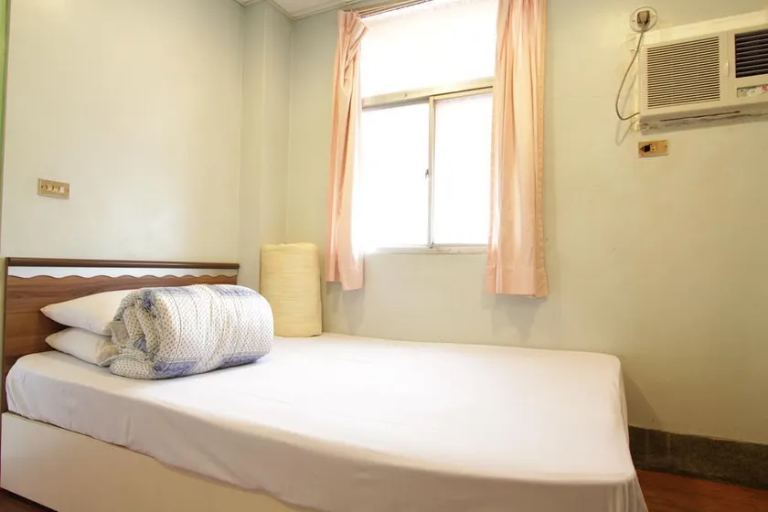 Ron Gong Hotel - Image 1