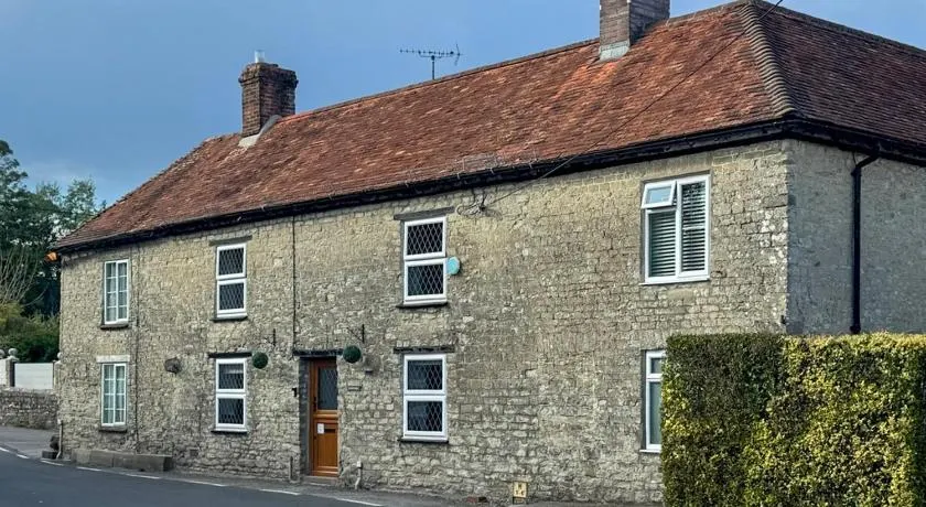 The Dog House, Mere - Image 1