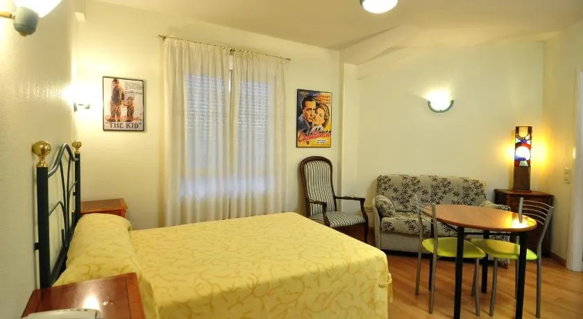 Hotel Apartamentos Aralso Sotillo - Image 1