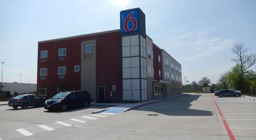 Knights Inn Houston - Image 1