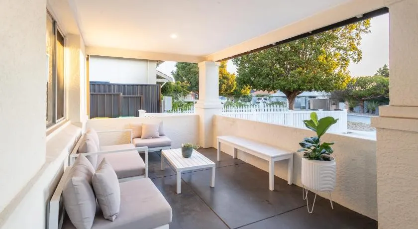 Perfect Family Getaway - Near Scarborough Beach - Image 1