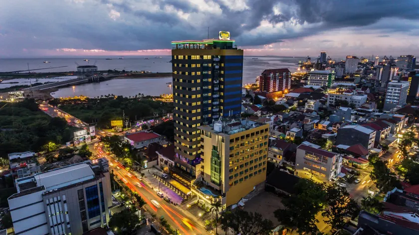 Arthama Hotels Losari Makassar - Image 1