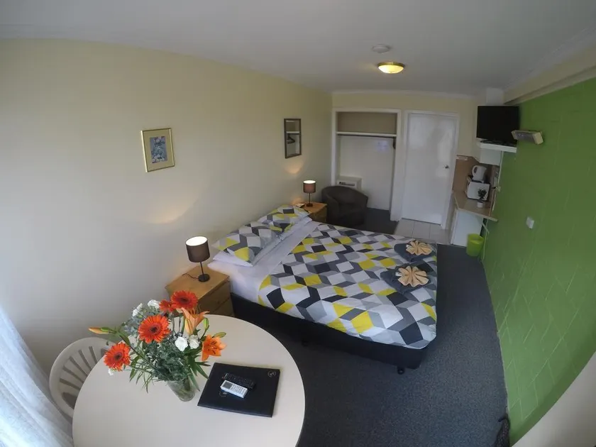 Turn-in Motel - Image 1