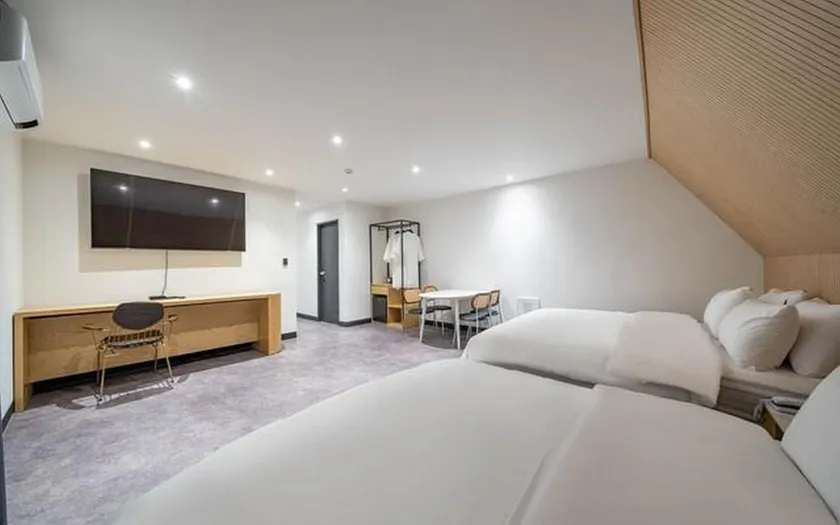 Vega Hotel - Image 1