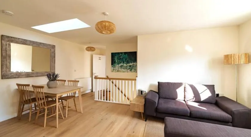 Number 27, Swanpool - Image 1