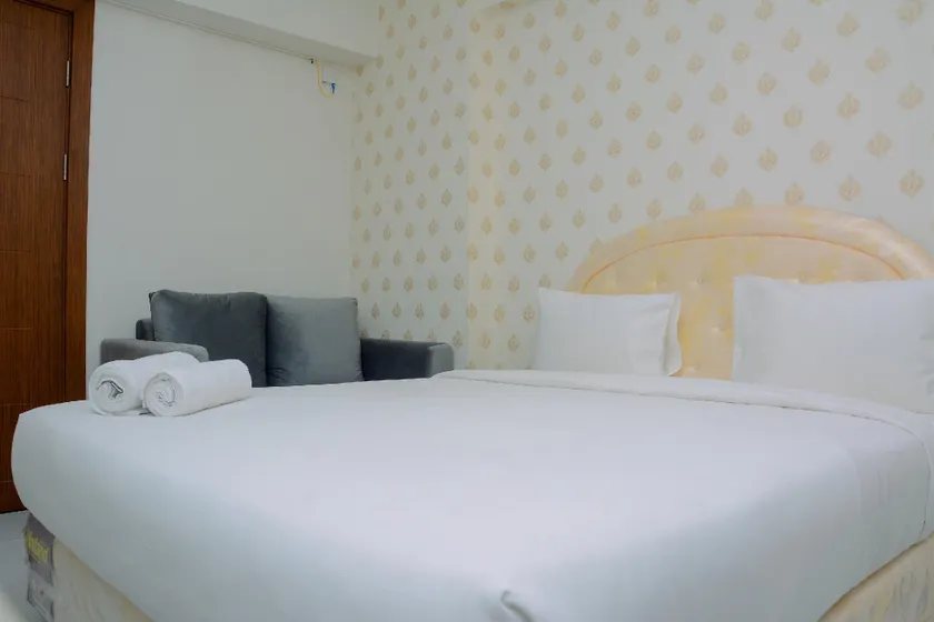 Comfy Studio Cinere Resort Apartment By Travelio - Image 1