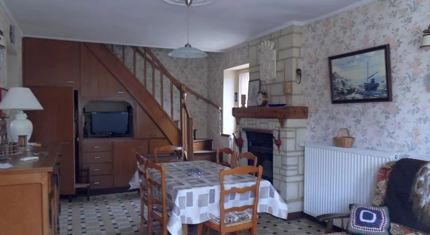 Maison restaurée - bien ensoleillée - calme - Image 1
