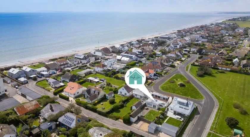 Seaside detached 4bd home nr shops Parking Garden - Image 1