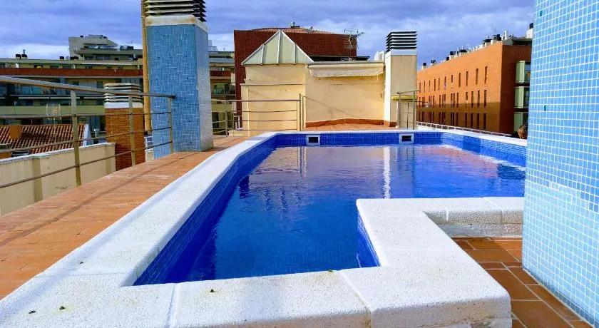 Piscina en Centro de Terrassa - Image 1