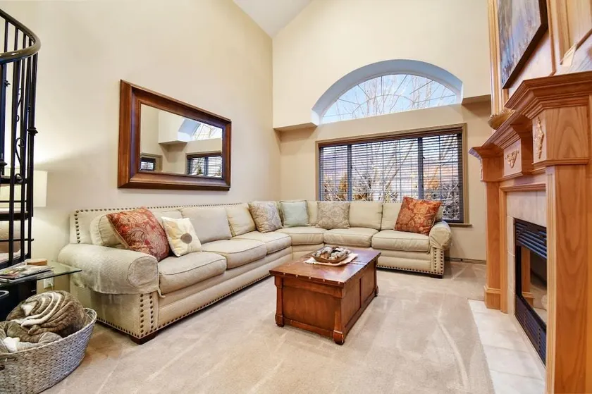 Adventure Hub backcountry Skisnowmobilescuba Diving 734 3 Bedroom Townhouse - Image 1