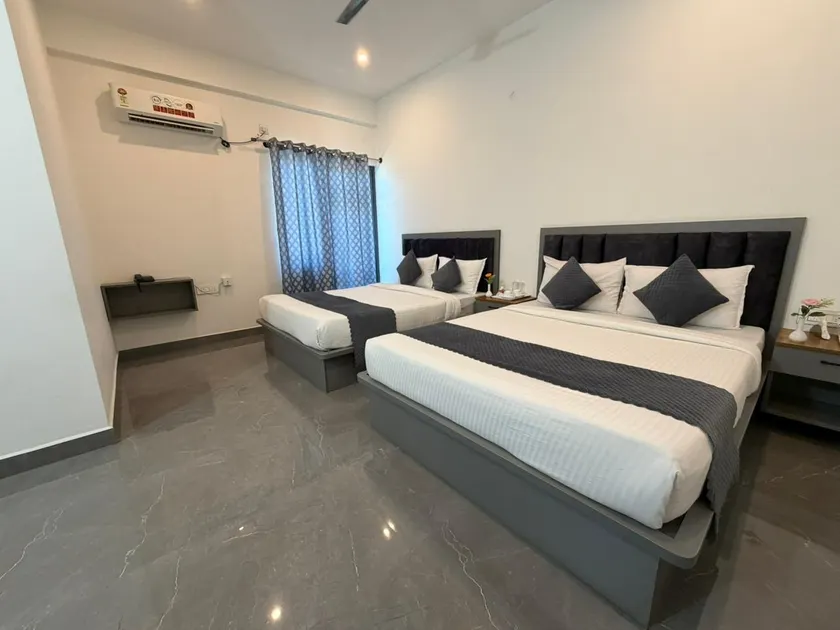 THE REEF LOUNGE - Image 1