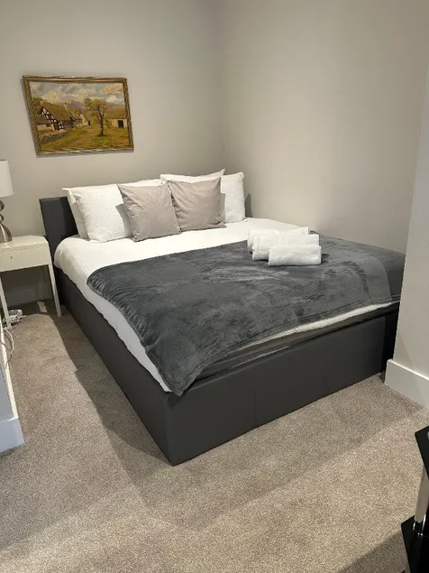 Modern City Suite | 10-Min Walk from Hull Station - Image 1