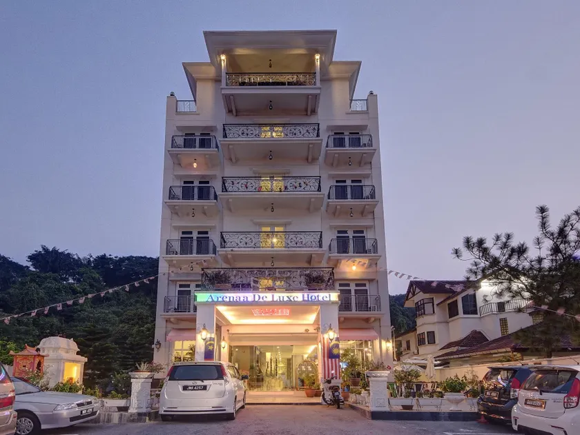 Arenaa Deluxe Hotel - Image 1