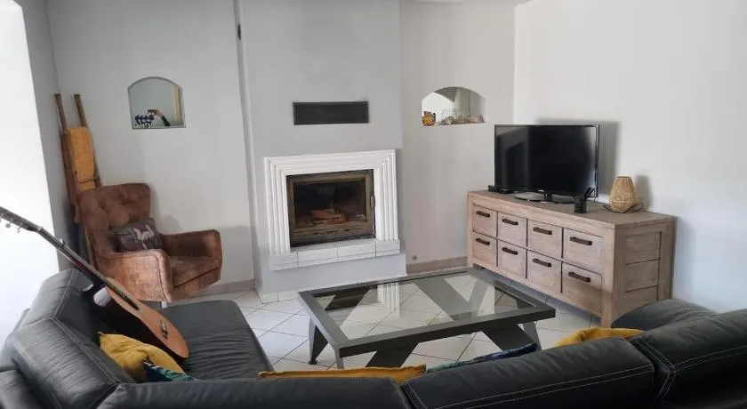 Charming villa in Agde - Image 1