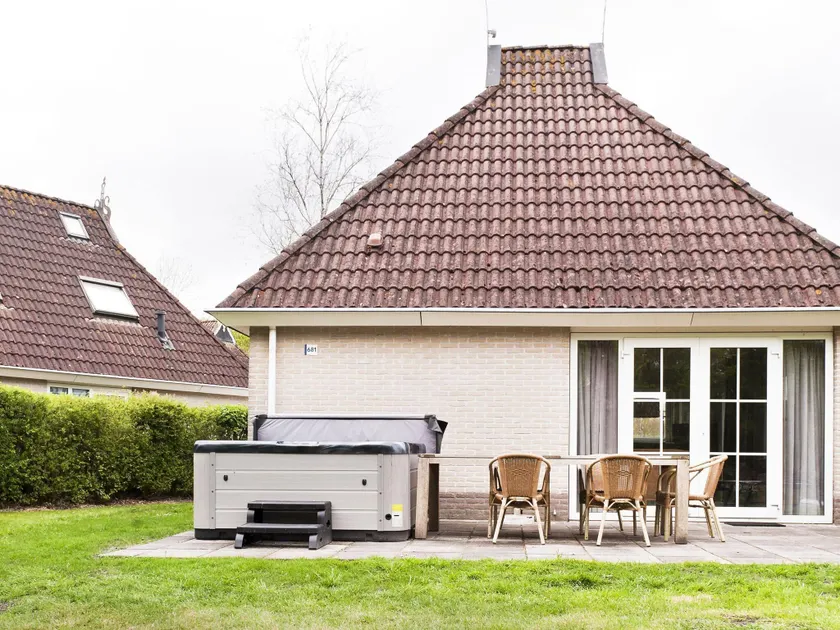 Villa near the water with sauna, spa and sloop - Image 1